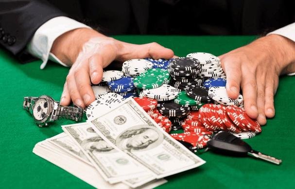 Filipino player using tropawin on a smartphone for sports betting